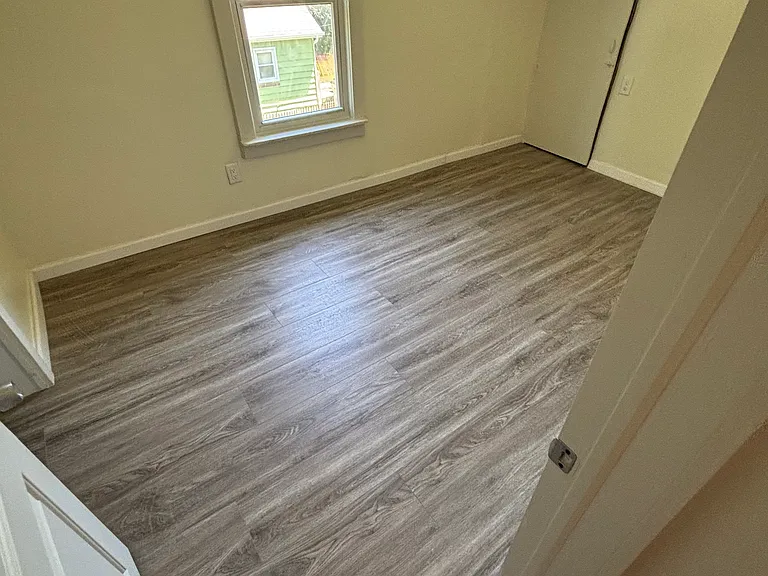 107 W Hayes Ave — Photo 5
