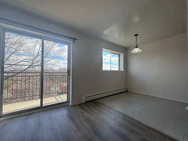 72 Wilfred Ave #406 — Photo 9