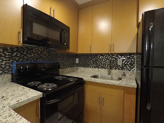 5th image of 600 NW 32nd Pl APT 110