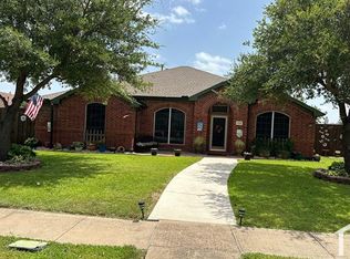 1120 Hidden Ridge Dr, Mesquite, TX 75181