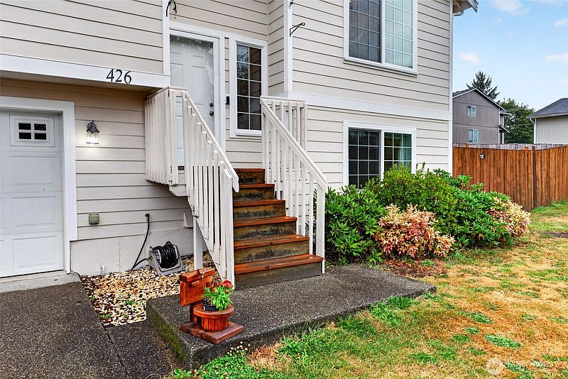 3rd image of 426 Comet Street