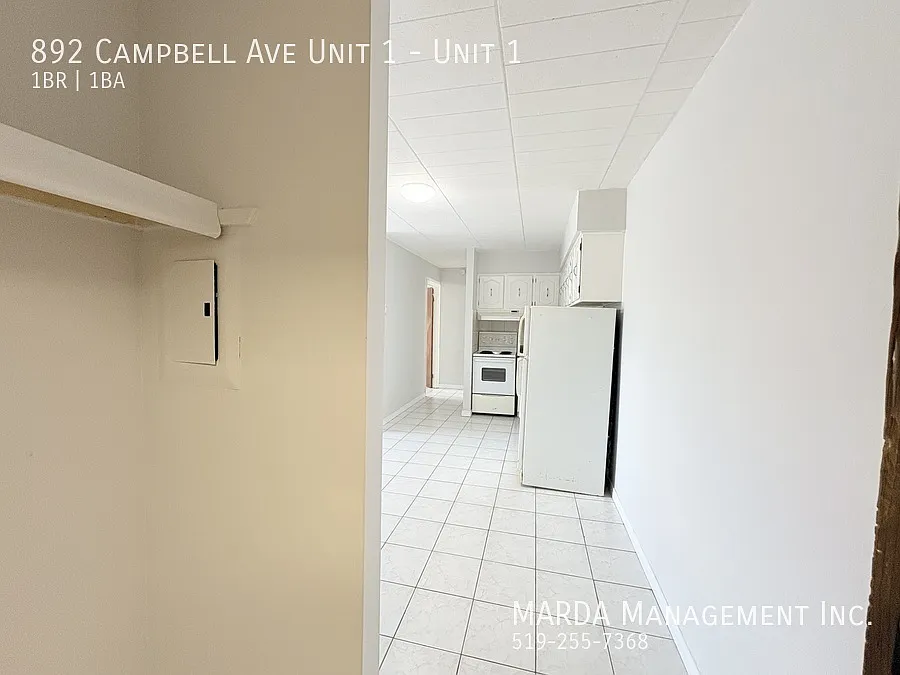 Cozy 1 Bed/1 Bath Main Floor -Close To U Of W + Hydro! — Photo 3