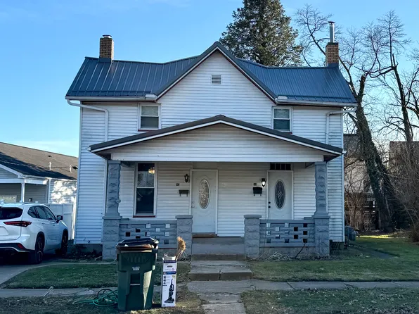 911-913 W Chestnut St, Coshocton, OH 43812