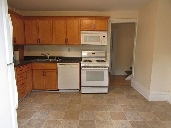 5th image of 1628 Winnebago St #2
