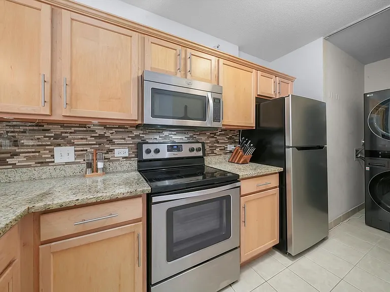 222 N Columbus Dr #407 — Photo 9