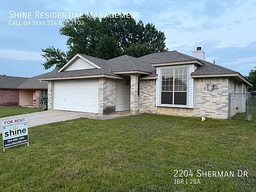 2204 Sherman Dr Photo 1