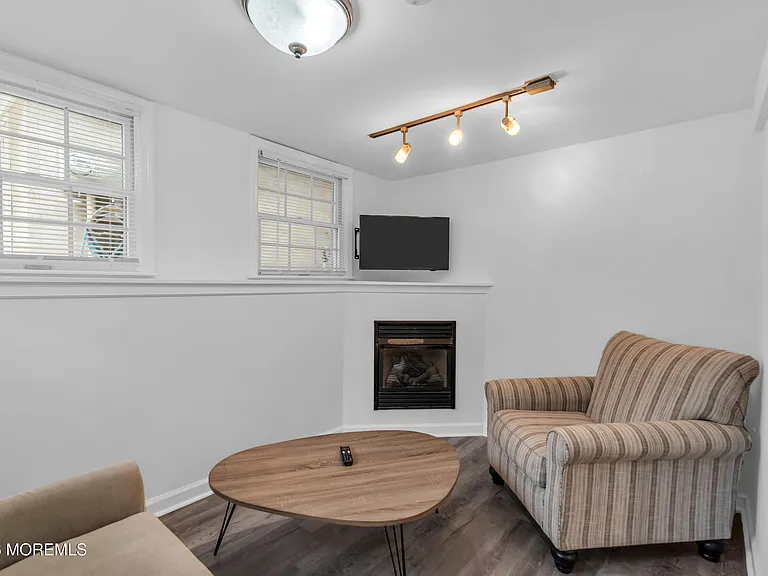 55 Beach Front — Photo 43
