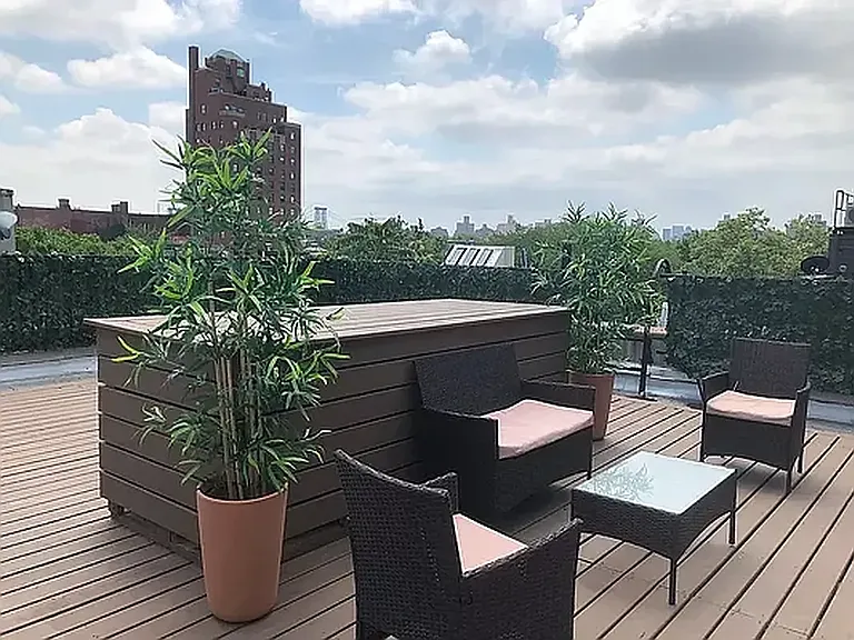 520 E 11th St #16 — Photo 1