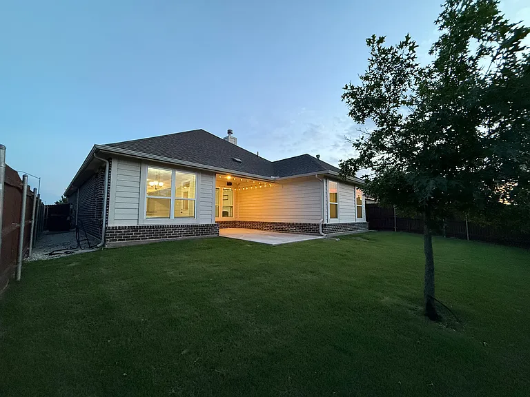 1717 Victoria Dr — Photo 36