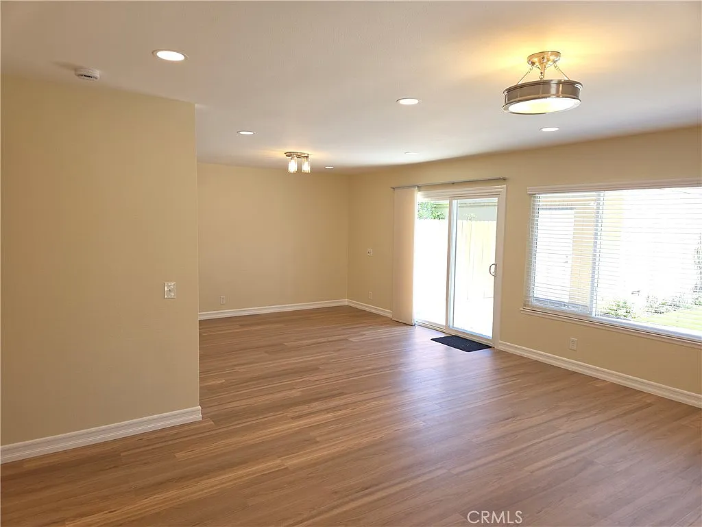 3 bed, 1144 sqft, $4,000 — Photo 2