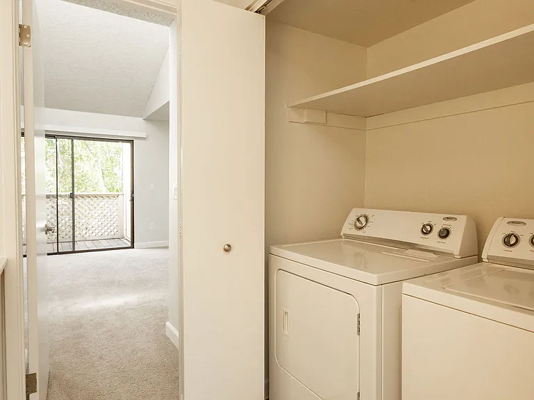 Cambridge Court Townhomes — Photo 29