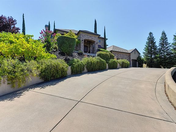 2nd image of 768 Heritage Pl