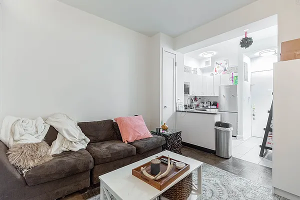 Rented by Bond New York | media 6