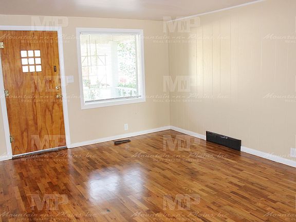 3rd image of 216 Clover Ln
