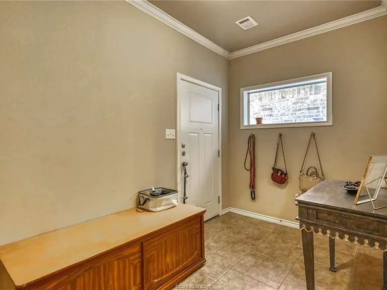 3114 Claremont Dr — Photo 5