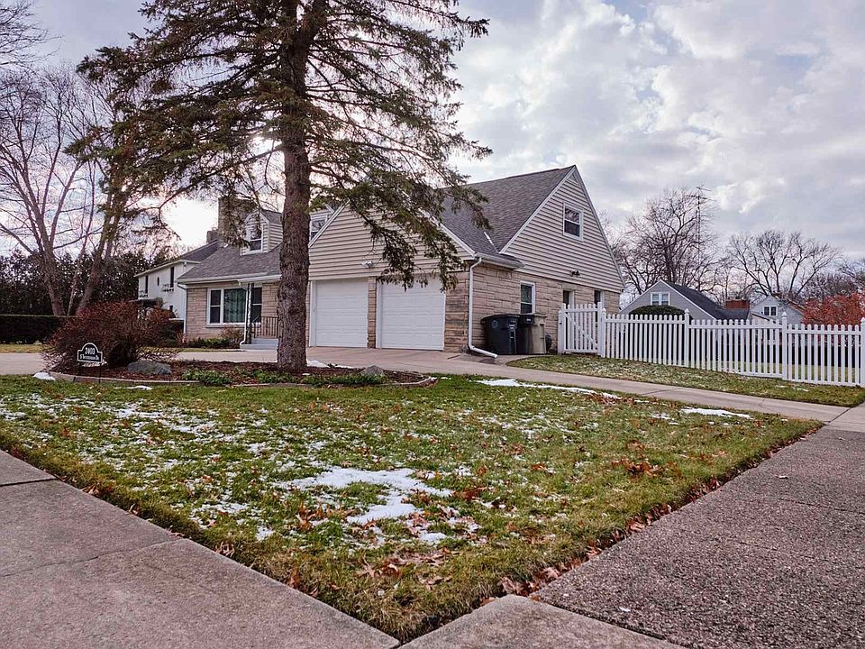 1st image of 2403 S Twyckenham Dr