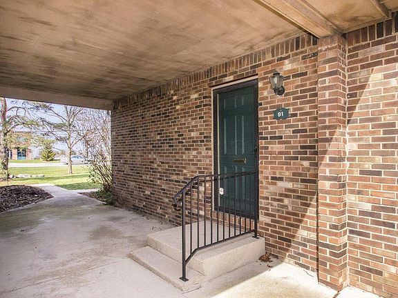 3rd image of 91 Stornoway Dr W