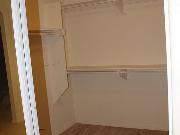 walkin closet in master