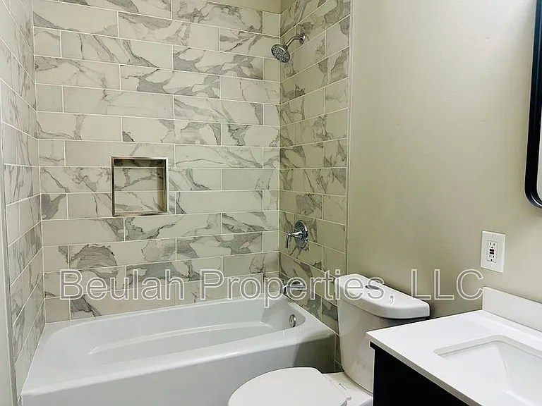 1952 Cherokee St #2F — Photo 8