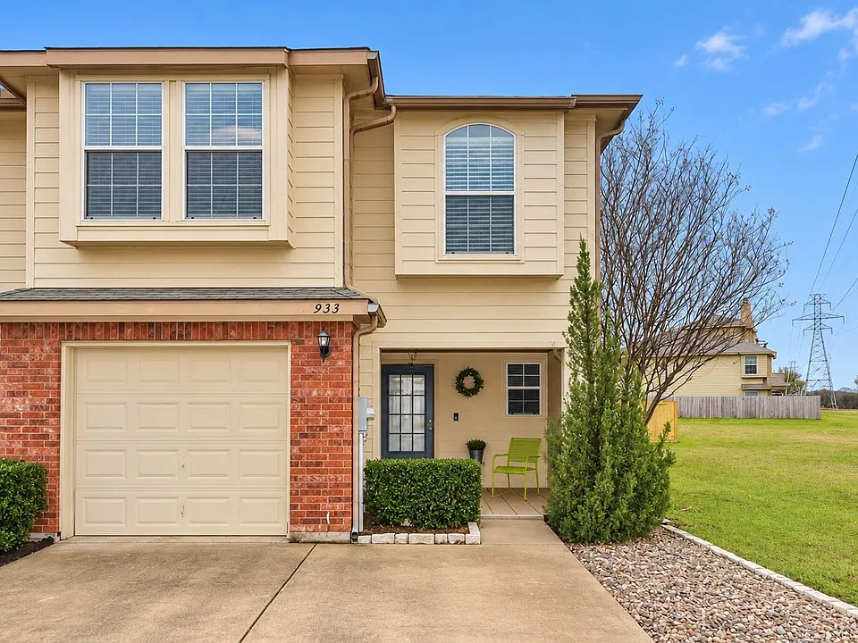 3933 Fernando Dr
