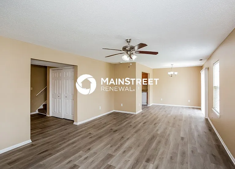 10305 Cadogan Dr — Photo 6
