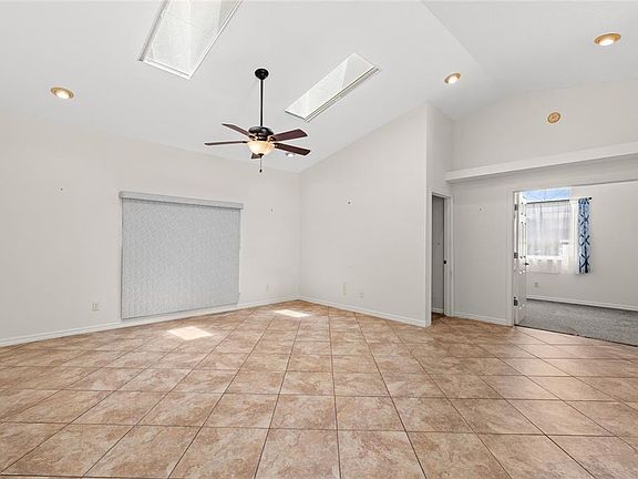 5th image of 196 Waterview Cir