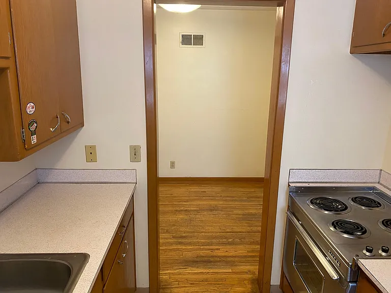 1420 E St #6 — Photo 6