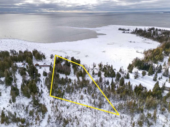 Barque Point Trl, Manistique, MI 49854