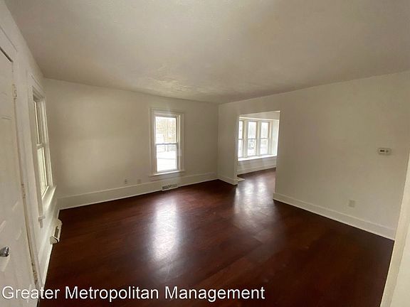 5th image of 390 Eastland Ave