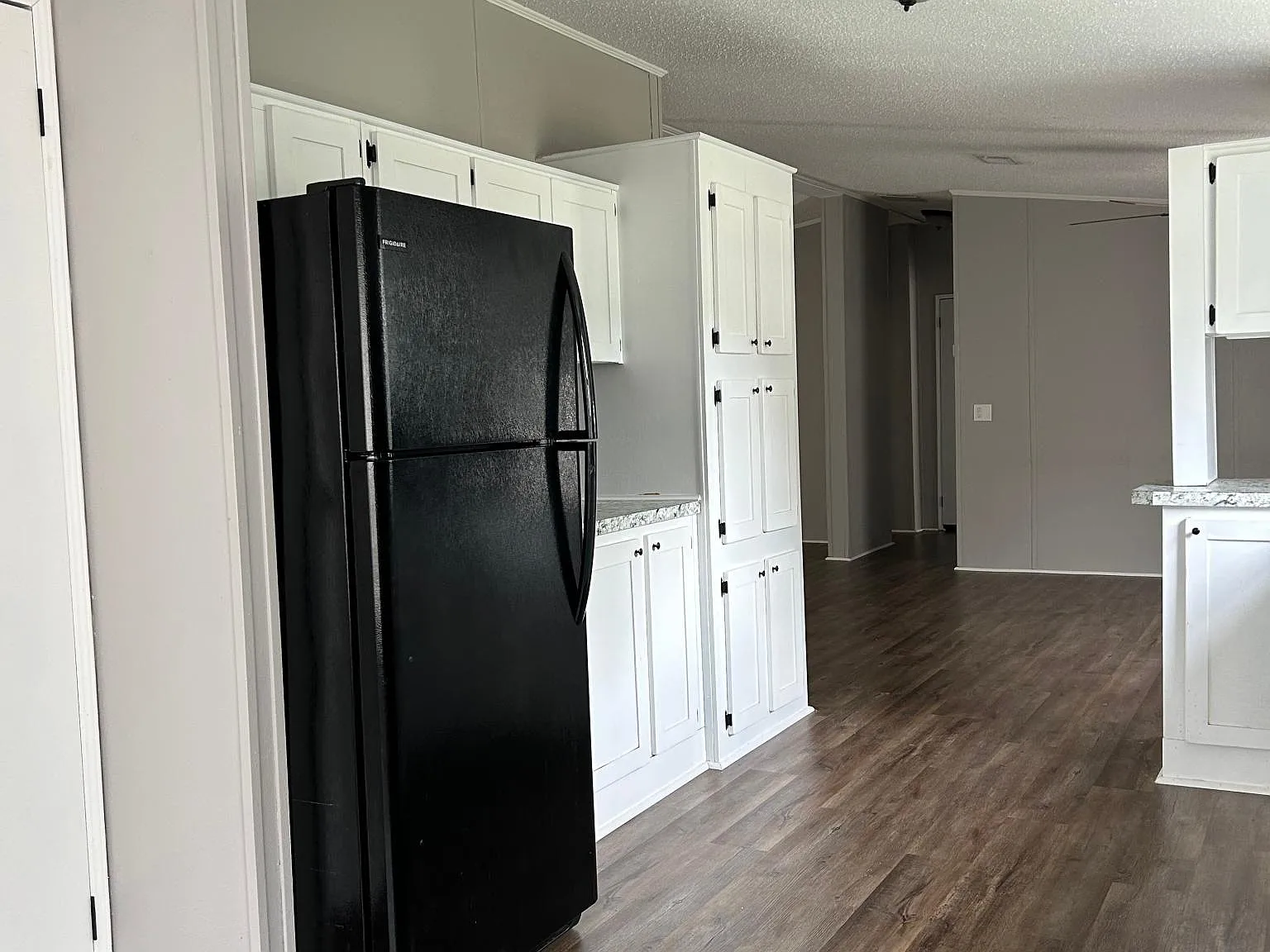 118 SW Merrimack Pl — Photo 2