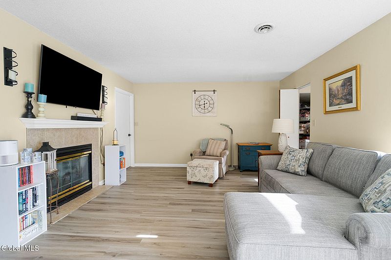 4th image of 1906 Cambridge Manor Drive