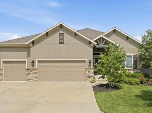22208 W 121st St, Olathe, KS 66061