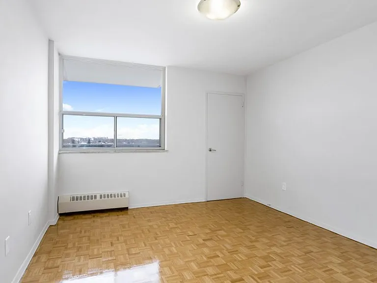 2600 Jane St — Photo 17