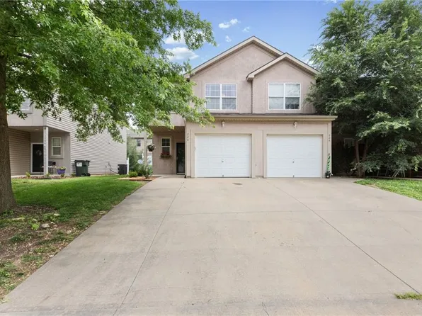 228 N 4th Ter, Louisburg, KS 66053