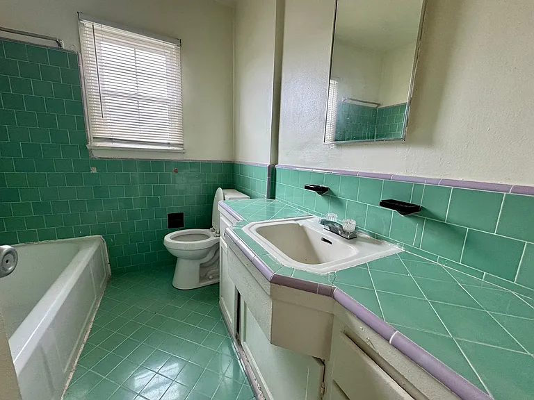 Bronson Ave 1624 — Photo 6
