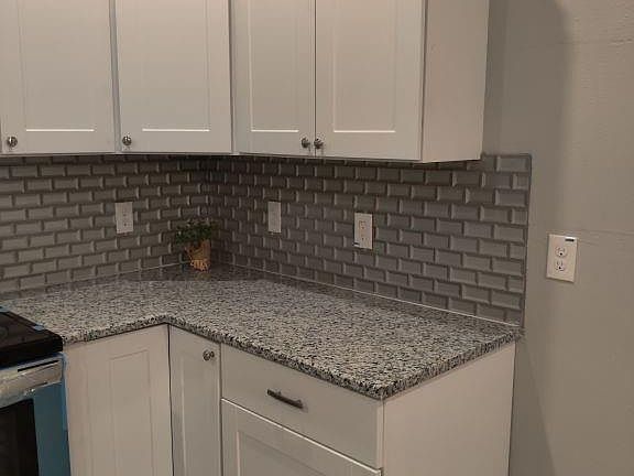 5th image of 312 Greenwood St