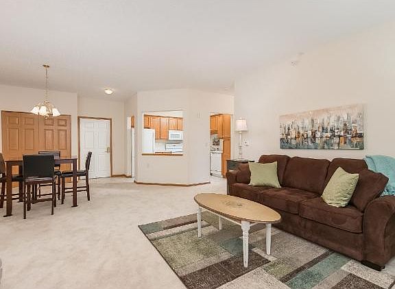 4th image of 1480 Applewood Ct W Unit 326