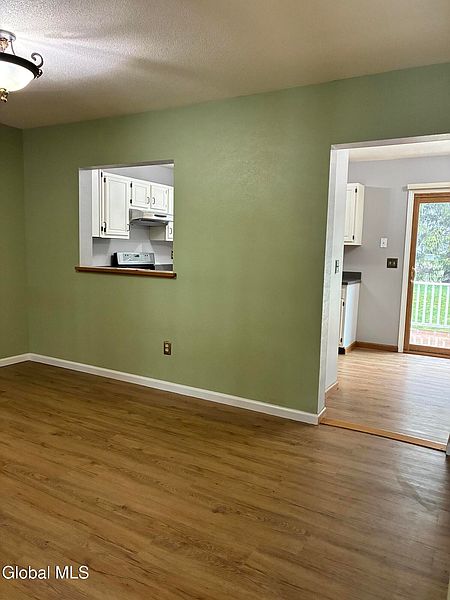 5th image of 25 Stratton Circle