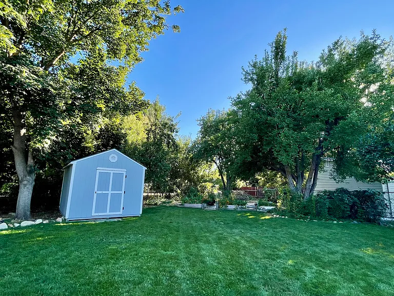 1237 E Victory Rd — Photo 12