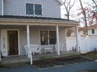 3 Old Squiretown Rd, Hampton Bays, NY 11946