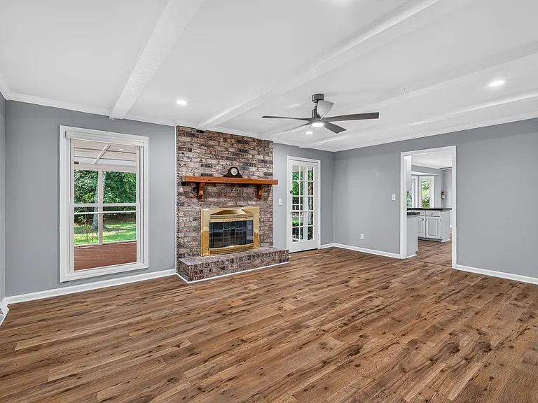 1037 Law Ln — Photo 16