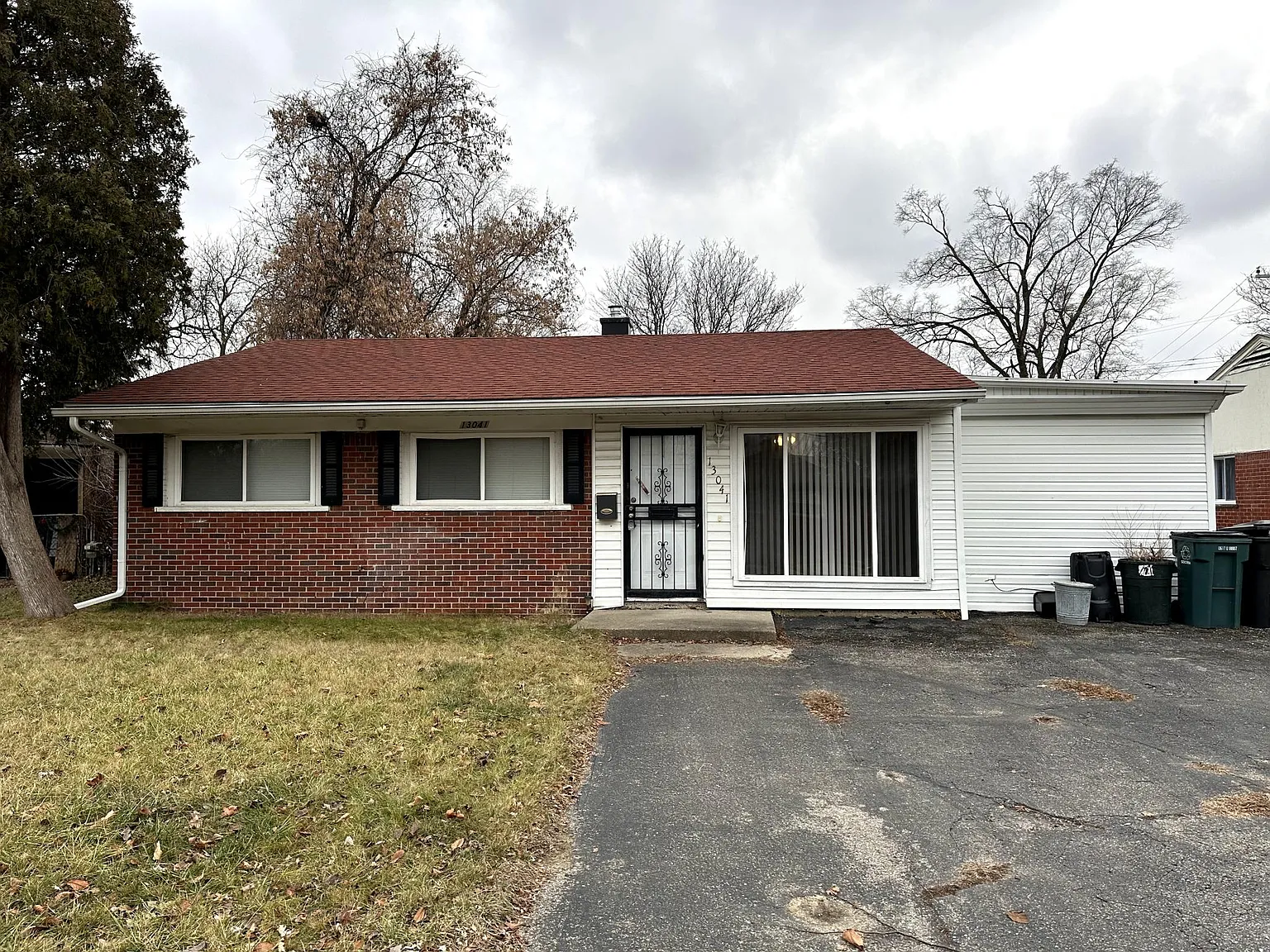 3 bed, 1.5 bath, 1212 sqft, $1,600 — Photo 1