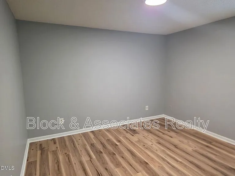 902 W Chatham St — Photo 11