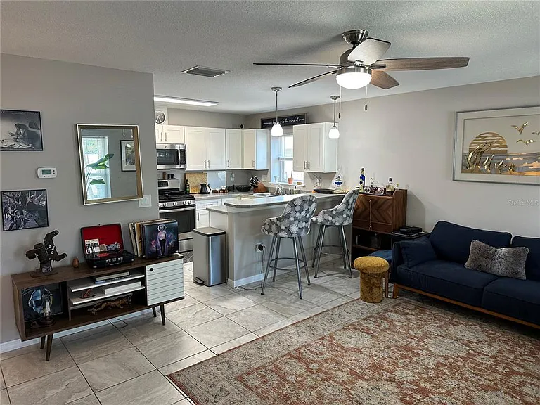 1119 Beverly Ave — Photo 3