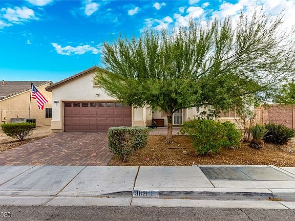 2nd image of 3621 W El Campo Grande Ave