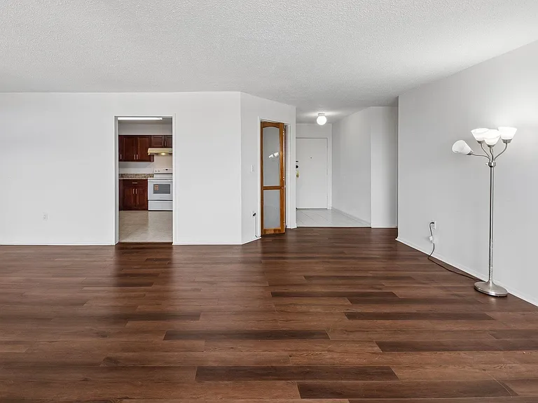 226 Harmon Cove Tower #226 — Photo 6