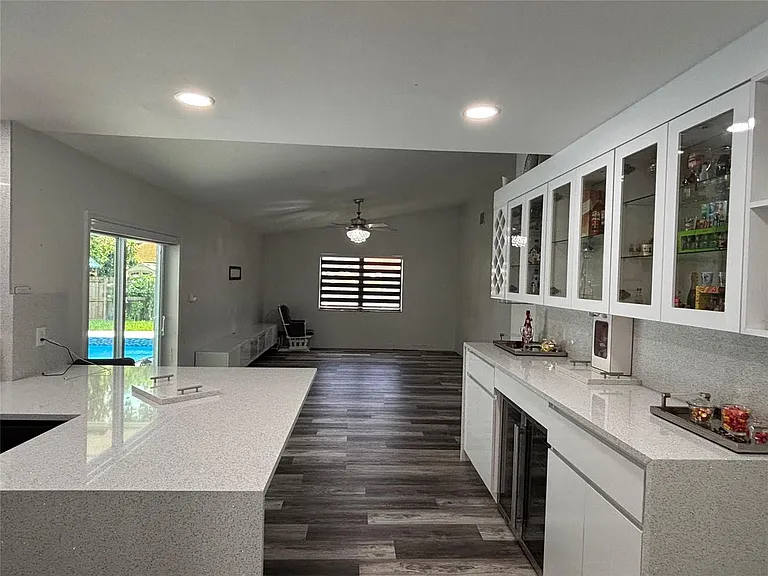 6431 Crossbow Ct — Photo 3