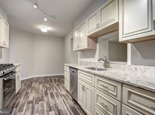 5906 Cove Landing Rd APT 102, Burke, VA 22015