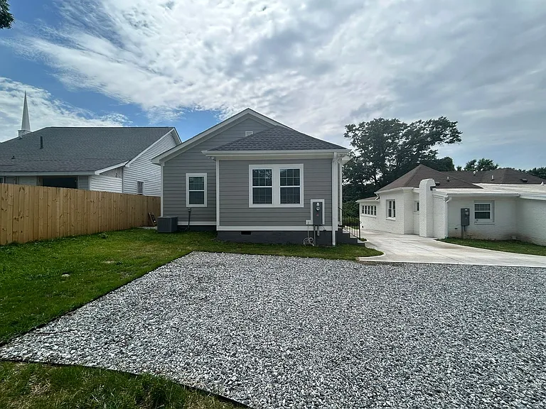 325 N Dean St — Photo 10