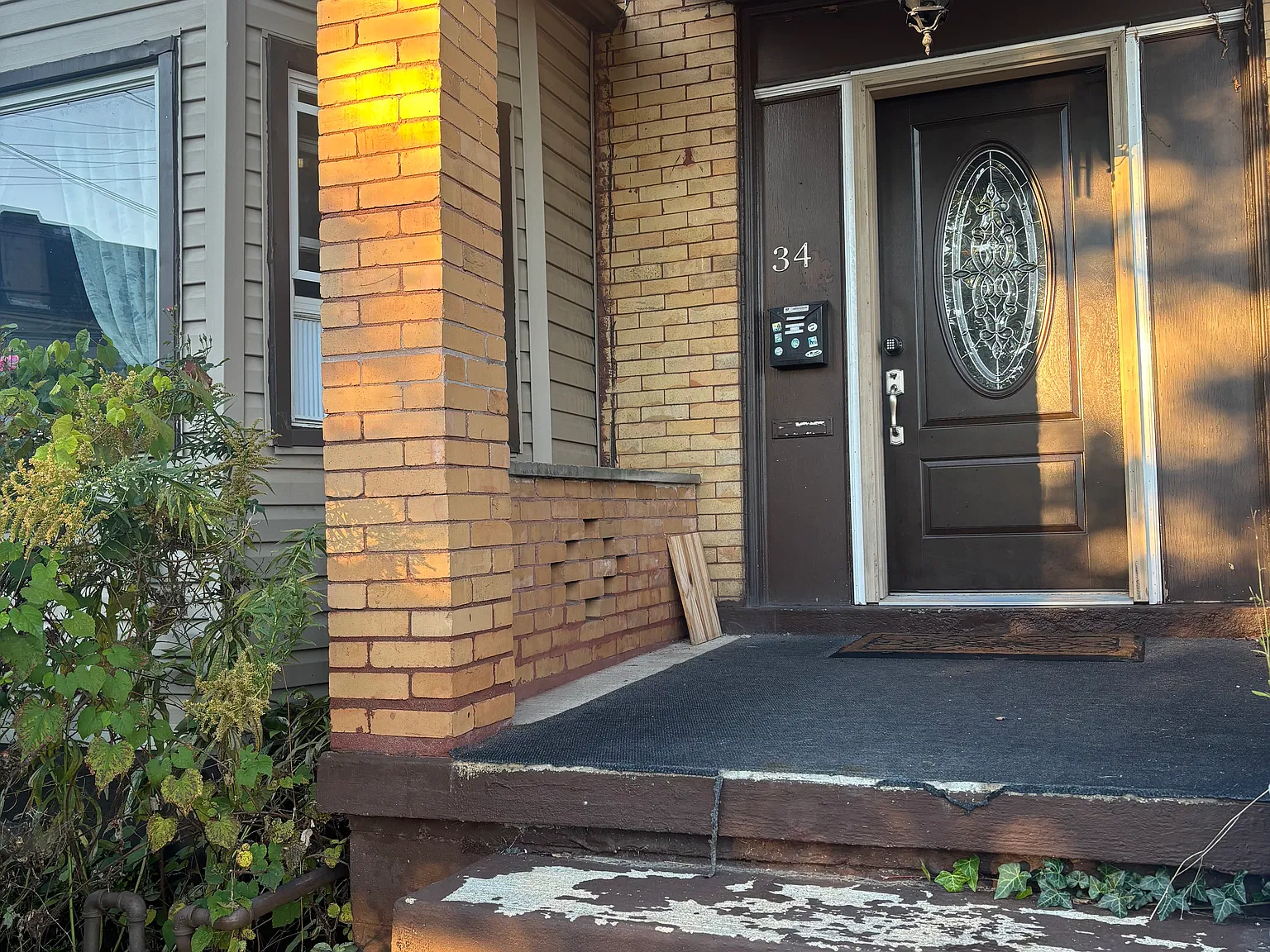 4 bed, 1.5 bath, 2700 sqft, $2,150 — Photo 2